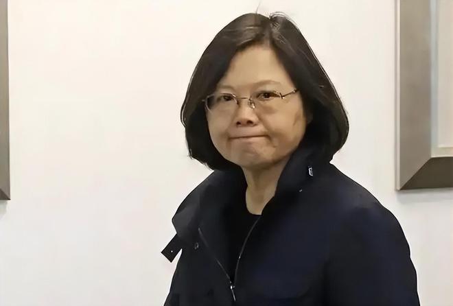 48小时内动了美军动了台湾政客：求求蔡英文千万别出岛